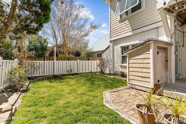 view of yard featuring a fenced backyard