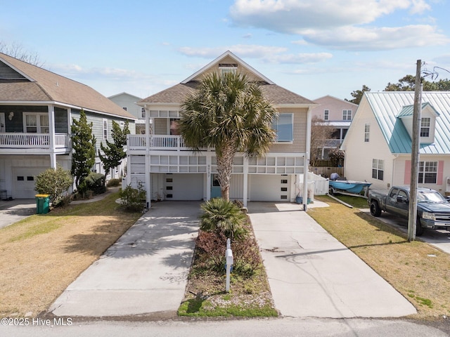 view of front of house with an attached garage, driveway, and a front yard