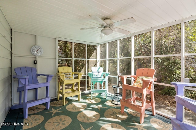 sunroom / solarium featuring ceiling fan