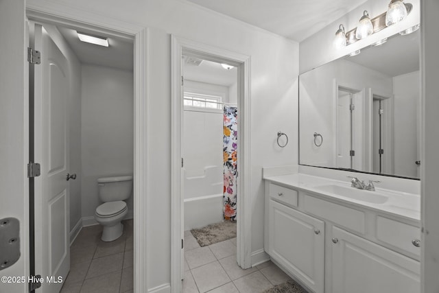 bathroom with a shower with shower curtain, toilet, vanity, baseboards, and tile patterned floors