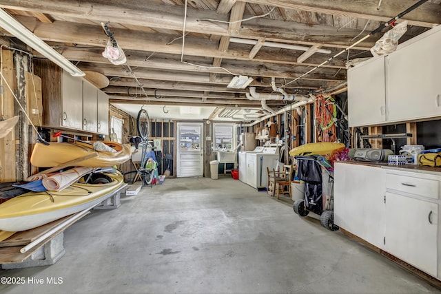 garage with washer and clothes dryer