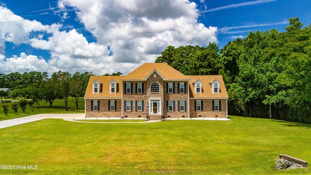 view of front of home featuring crawl space, brick siding, and a front lawn