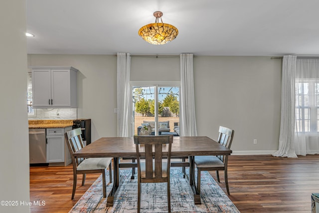 dining space featuring a wealth of natural light, dark wood-style flooring, baseboards, and recessed lighting