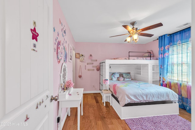 bedroom featuring visible vents, ceiling fan, light wood-style flooring, and baseboards