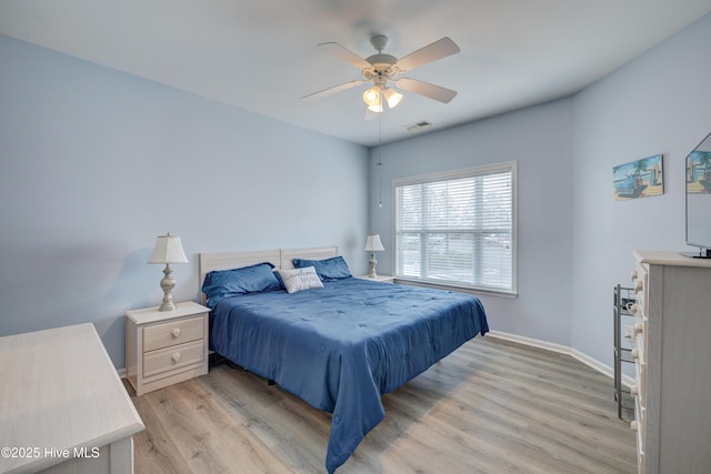 bedroom featuring light wood-style floors, visible vents, ceiling fan, and baseboards