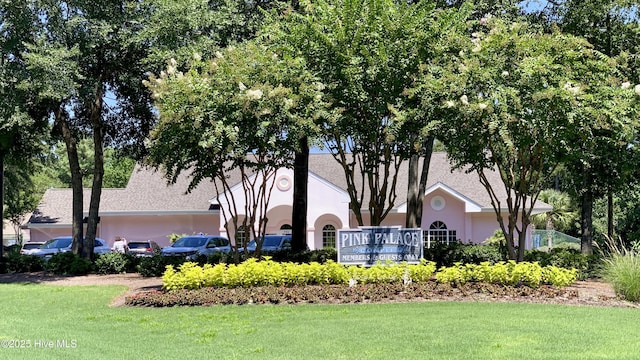 community sign featuring a lawn