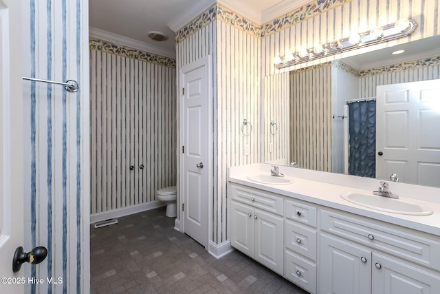 full bathroom featuring crown molding, a sink, toilet, and wallpapered walls