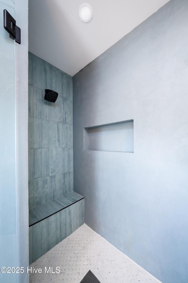 bathroom featuring a tile shower