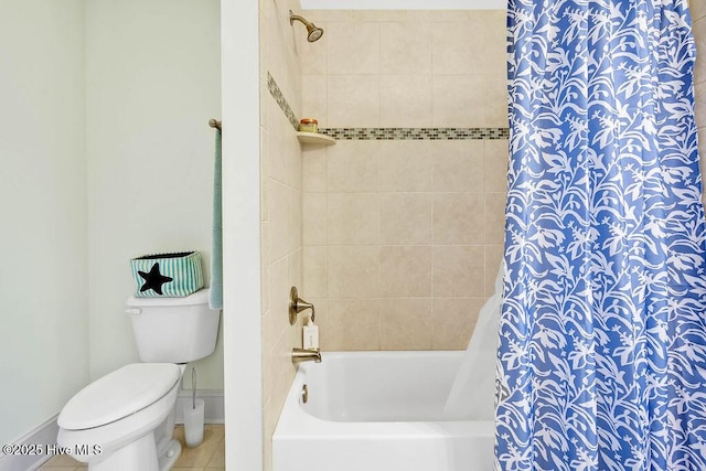 full bath with toilet, shower / bathtub combination with curtain, baseboards, and tile patterned floors