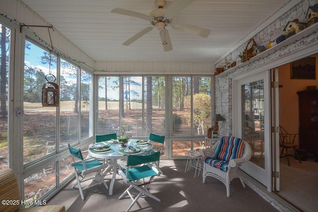 sunroom / solarium featuring ceiling fan