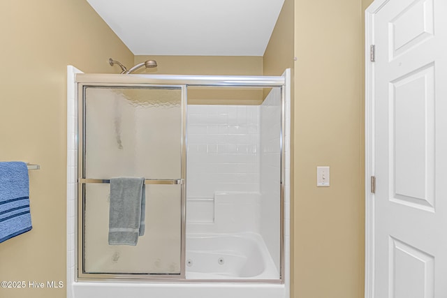 bathroom with enclosed tub / shower combo