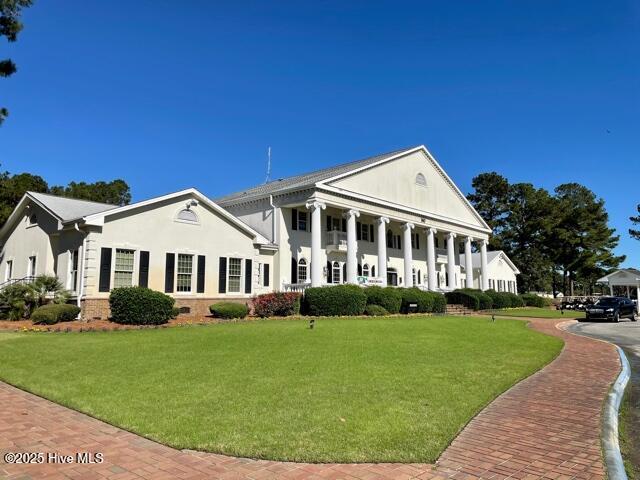 view of front of home featuring a front lawn and stucco siding