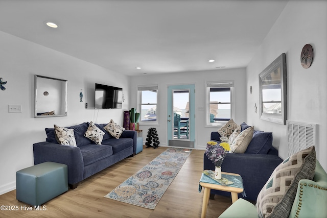 living area featuring light wood finished floors, visible vents, recessed lighting, and baseboards