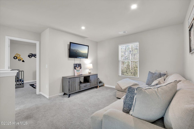 living room featuring carpet, visible vents, baseboards, and recessed lighting