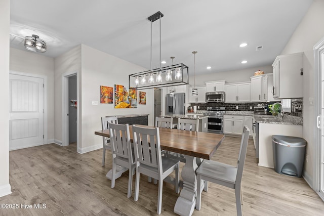 dining room with a toaster, recessed lighting, visible vents, light wood-style flooring, and baseboards