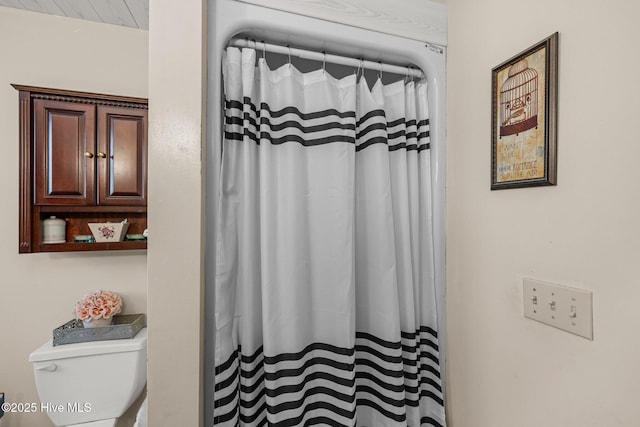 122 Charlie Lewis Ln, Beaufort, NC 28516 - full bathroom featuring toilet and curtained shower
