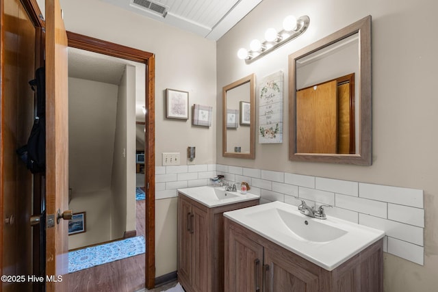 122 Charlie Lewis Ln, Beaufort, NC 28516 - full bath featuring two vanities and tasteful backsplash