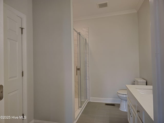 full bath featuring visible vents, baseboards, toilet, and a shower stall