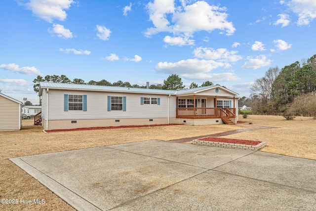 manufactured / mobile home with a porch, crawl space, and metal roof