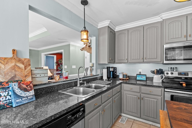 kitchen with light tile patterned floors, stainless steel appliances, a sink, and gray cabinetry