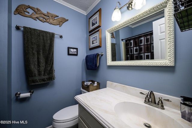 full bath with toilet, vanity, a shower with curtain, and ornamental molding