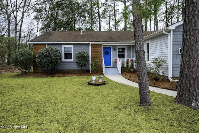 ranch-style home featuring a front lawn and a porch