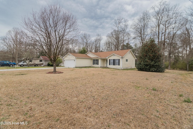 single story home with a front lawn