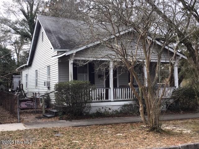 510 Queen St, Wilmington, NC 28401 - view of front of house with covered porch
