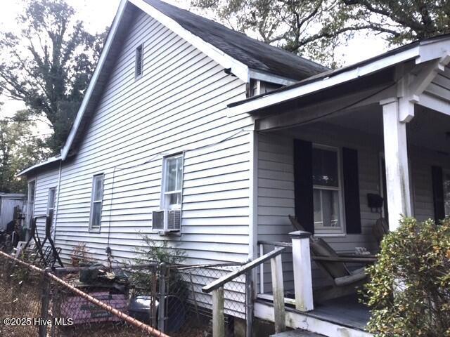 510 Queen St, Wilmington, NC 28401 - view of side of property
