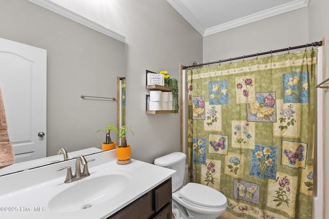 full bath featuring a shower with shower curtain, vanity, crown molding, and toilet