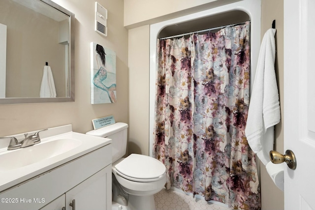 bathroom featuring visible vents, curtained shower, toilet, and vanity