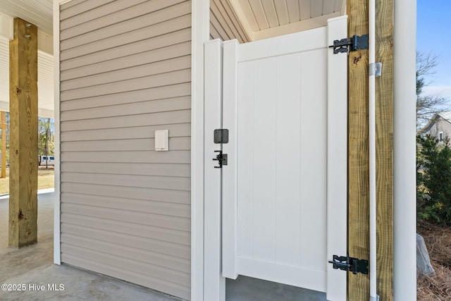 7103 E Yacht Dr, Oak Island, NC 28465 - view of property entrance