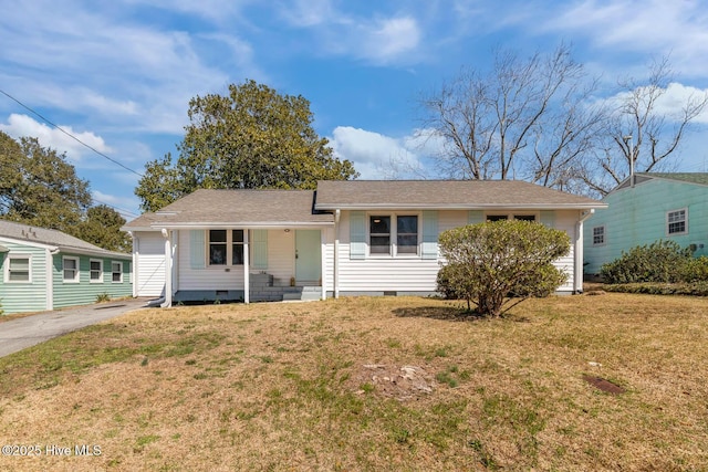 view of front of house featuring crawl space and a front lawn