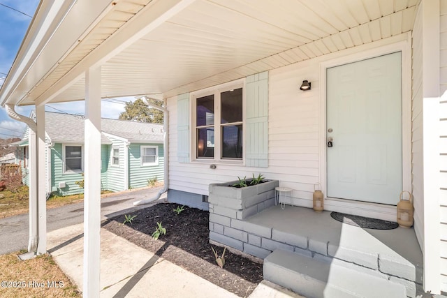 entrance to property featuring covered porch