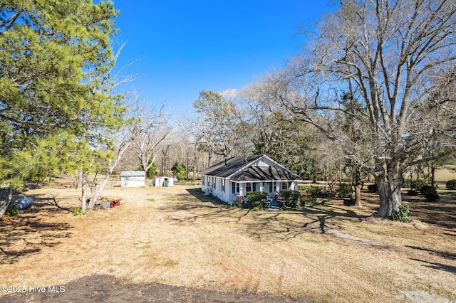 view of front of property featuring a porch and dirt driveway