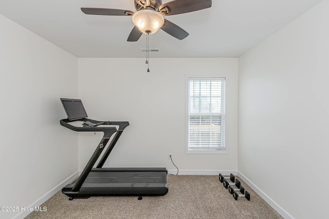 workout area featuring carpet flooring, visible vents, and baseboards