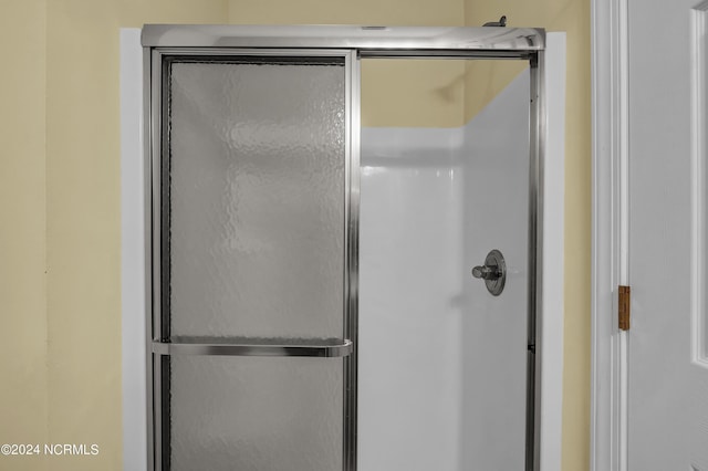 full bathroom featuring a stall shower