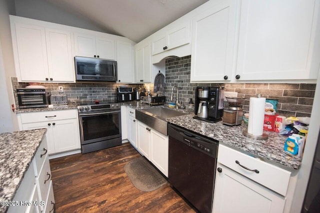 kitchen with dark wood-style flooring, stainless steel electric stove, vaulted ceiling, a sink, and dishwasher