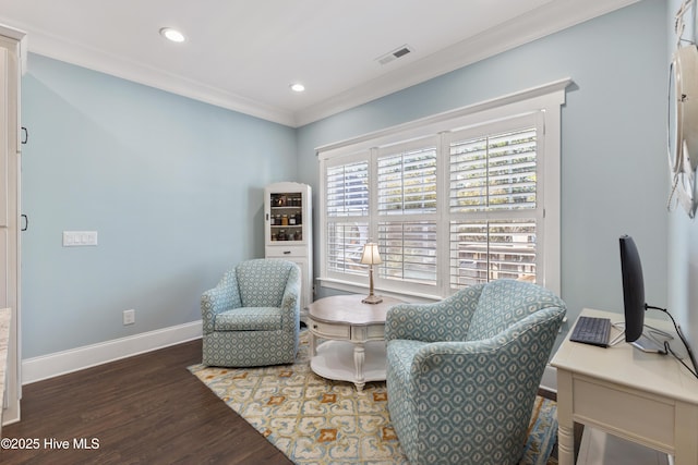 sitting room with wood finished floors, baseboards, visible vents, recessed lighting, and crown molding