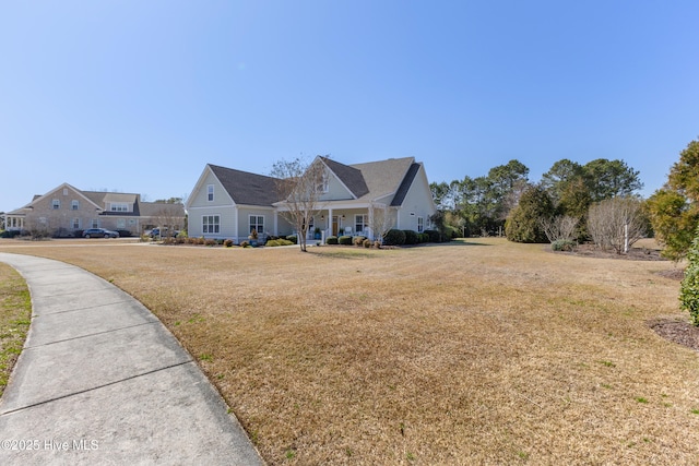 view of front facade featuring a front lawn