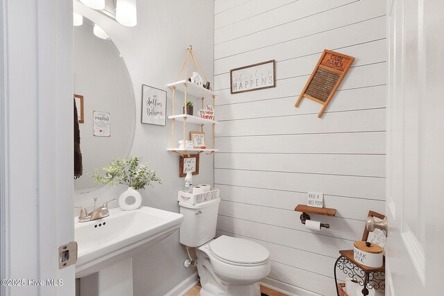 bathroom featuring toilet and a sink