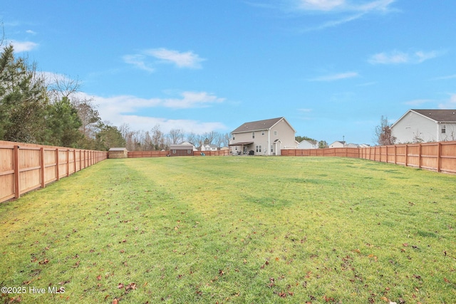 view of yard featuring a fenced backyard