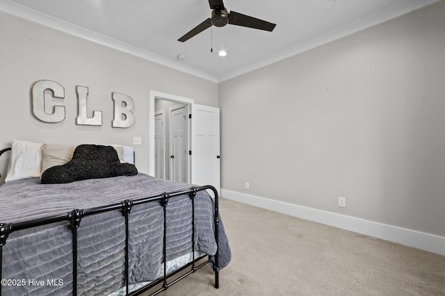 bedroom featuring light carpet, baseboards, a ceiling fan, ornamental molding, and recessed lighting