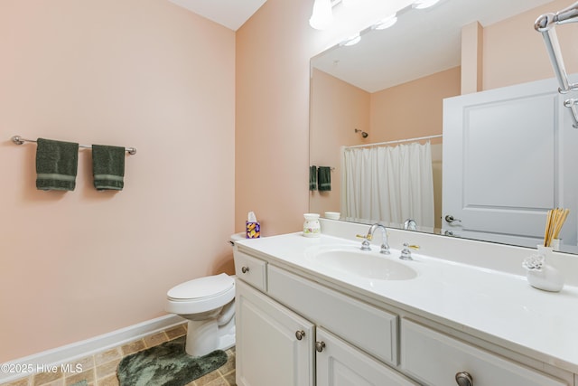 full bath featuring curtained shower, baseboards, vanity, and toilet