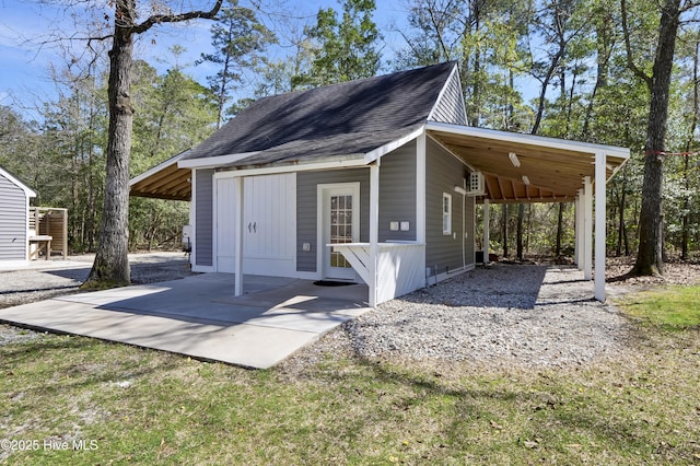 view of outbuilding featuring a carport