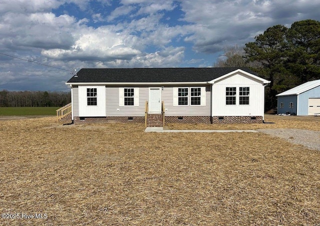 view of front of property featuring crawl space and entry steps