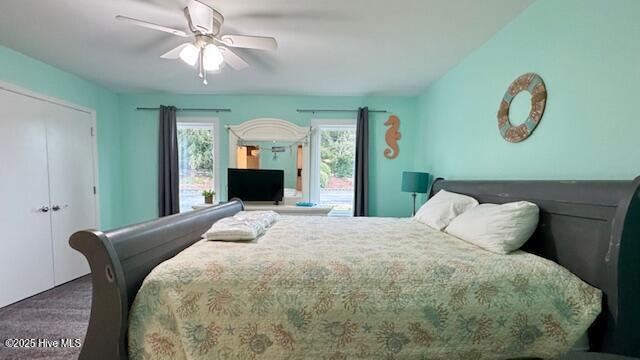 bedroom featuring ceiling fan