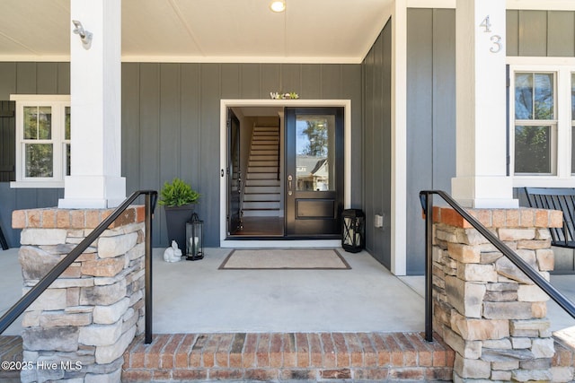 entrance to property featuring covered porch