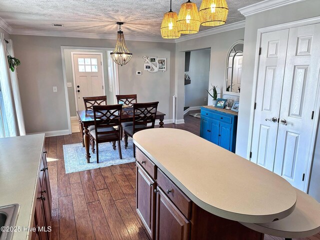 bedroom featuring ceiling fan, a closet, visible vents, and baseboards