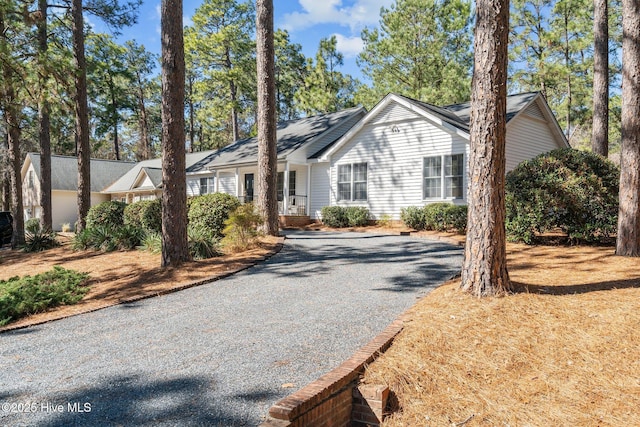 view of front of property featuring driveway